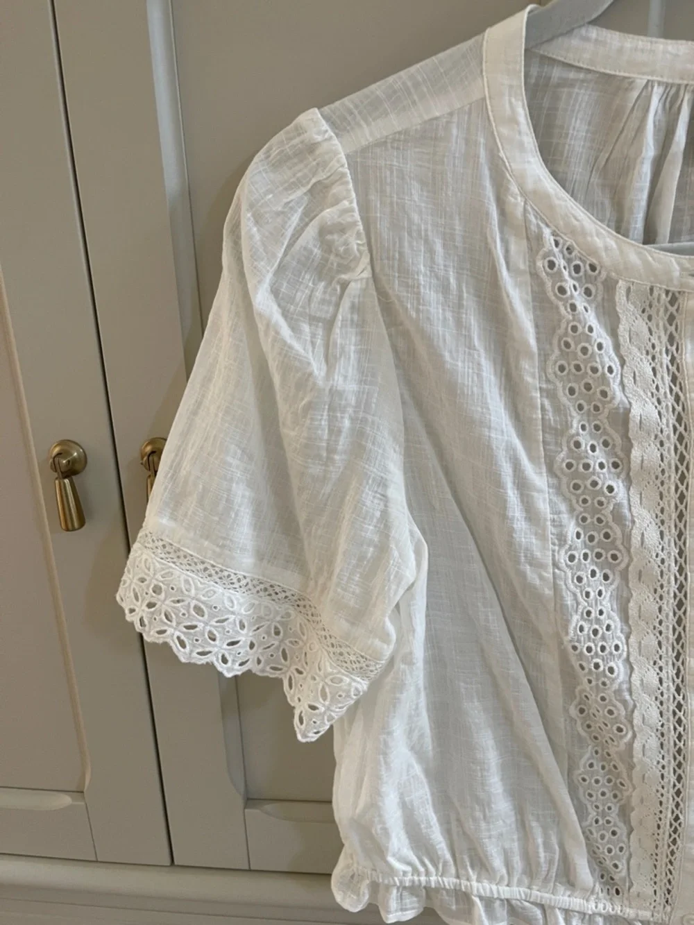 GAP White Eyelet-Trim Button Front Blouse - Picture 2 of 4